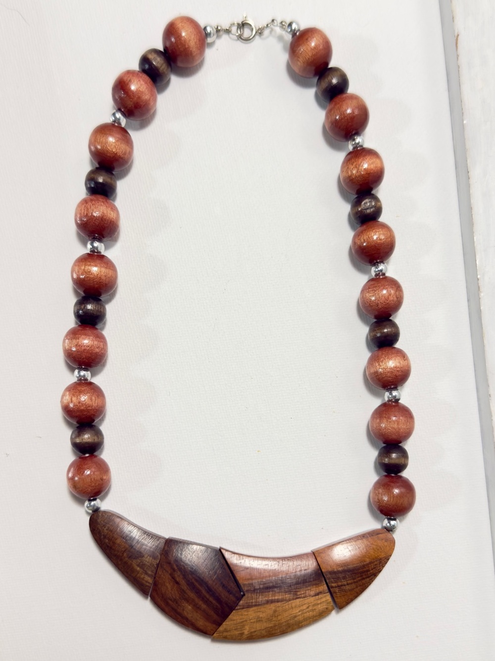 Retro two-tone chunky wooden bead statement necklace Boho bib collar jewelry